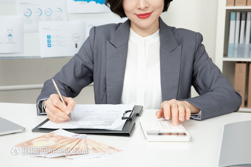 商務(wù)女性會(huì)計(jì)的工資發(fā)放流程與職業(yè)素養(yǎng)