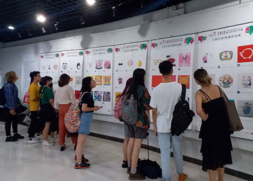 藝術(shù)學(xué)院2019喜迎新生暨美育教育系列活動 第五屆中國設(shè)計院校大學(xué)生生肖文化設(shè)計大賽入選與特邀作品展在渝成功舉辦